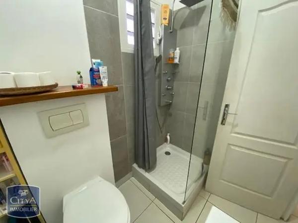 Appartement à louer 2 pièces 42.06m² Saint-Leu (97436)