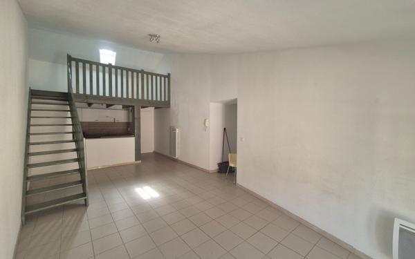 Appartement à louer    2 pièces • 61 m2 Pont-Saint-Esprit