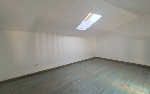 Appartement à louer    2 pièces • 61 m2 Pont-Saint-Esprit
