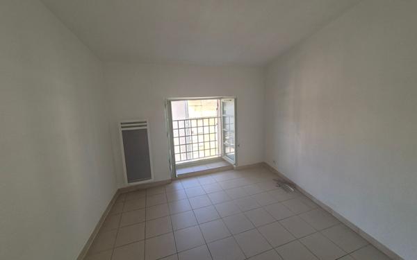 Appartement à louer    2 pièces • 61 m2 Pont-Saint-Esprit