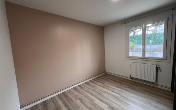 Maison à louer    4 pièces •  Saint-Martin-la-Plaine