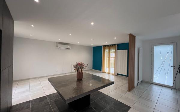 Maison à louer    4 pièces •  Saint-Martin-la-Plaine