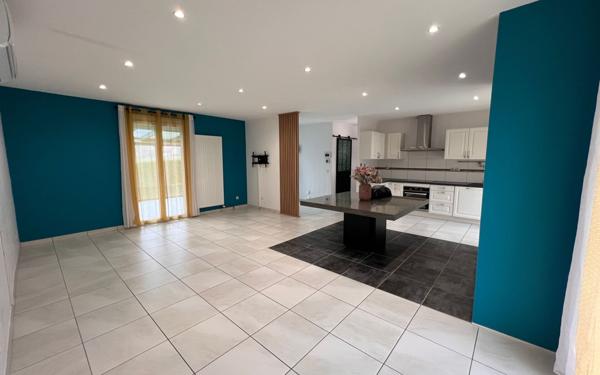 Maison à louer    4 pièces •  Saint-Martin-la-Plaine