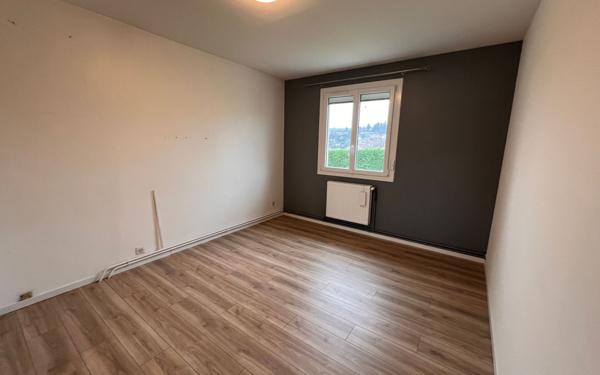 Maison à louer    4 pièces •  Saint-Martin-la-Plaine