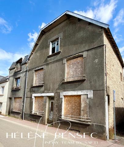 Bâtisse en pierre à rénover.