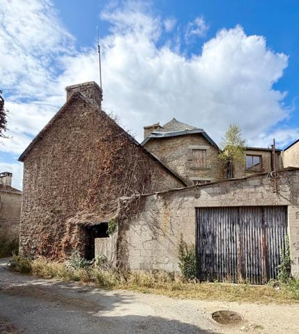 Bâtisse en pierre à rénover.