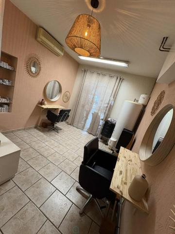 MUSSIDAN CENTRE : Local Pro + Appartement. Modulable en maison de ville intégrale.