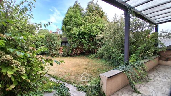 Charmante maison des années 70 avec jardin et garage