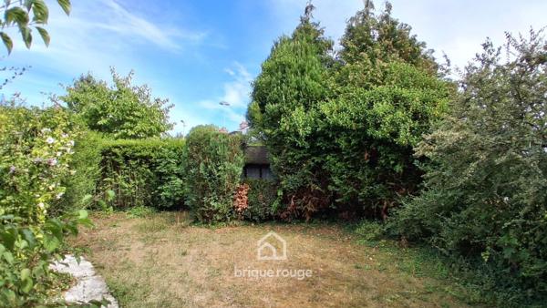 Charmante maison des années 70 avec jardin et garage