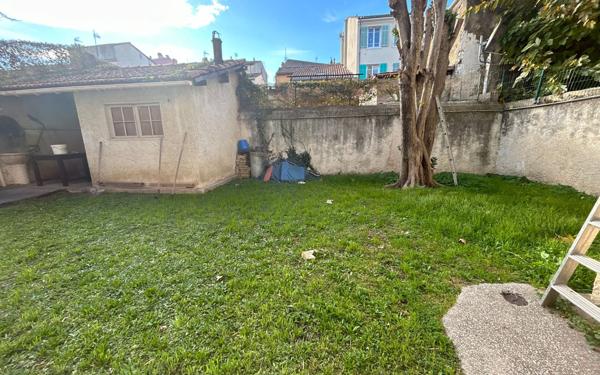 Immeuble à vendre    9 pièces • 228,97 m2 La Seyne-sur-Mer