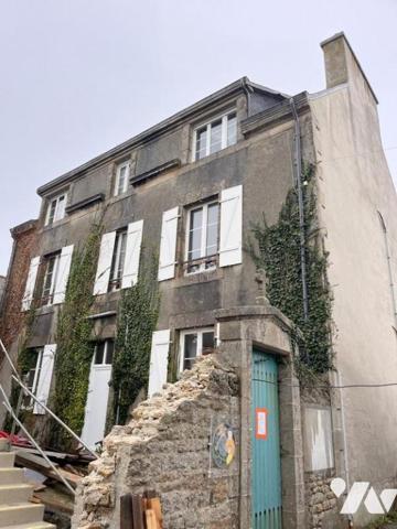 En plein centre et proche du port