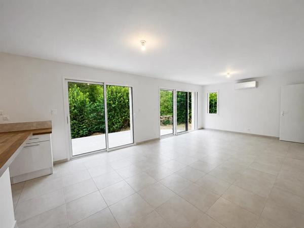 Location                                                      Maison
                        
                     4 pièces                      97 m2                     à Aigondigné