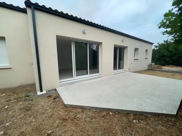 Location                                                      Maison
                        
                     4 pièces                      97 m2                     à Aigondigné