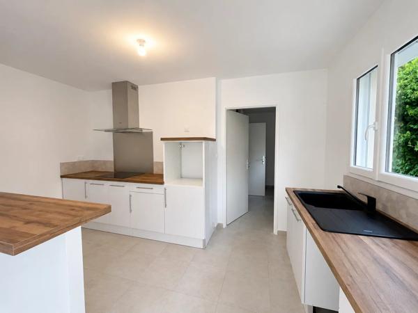 Location                                                      Maison
                        
                     4 pièces                      97 m2                     à Aigondigné