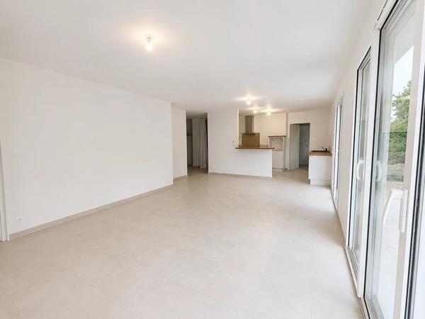 Location                                                      Maison
                        
                     4 pièces                      97 m2                     à Aigondigné