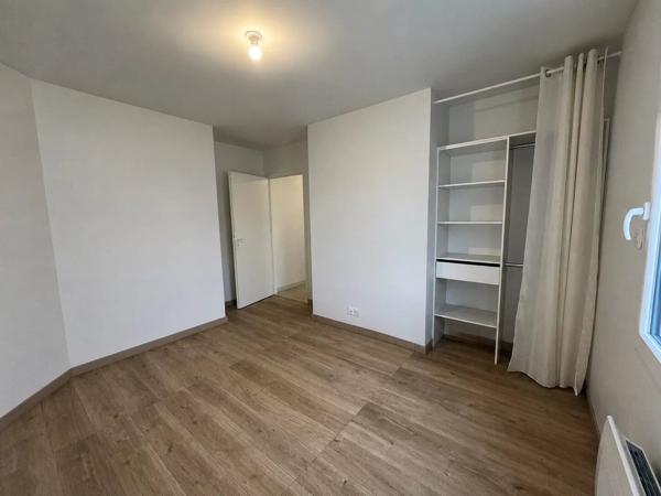 Location                                                      Maison
                        
                     4 pièces                      97 m2                     à Aigondigné