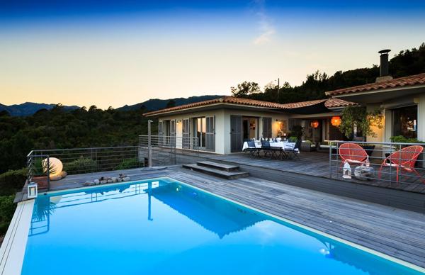 Maison Porto Vecchio de 230 m²  5 pièces  dépendance et  piscines.