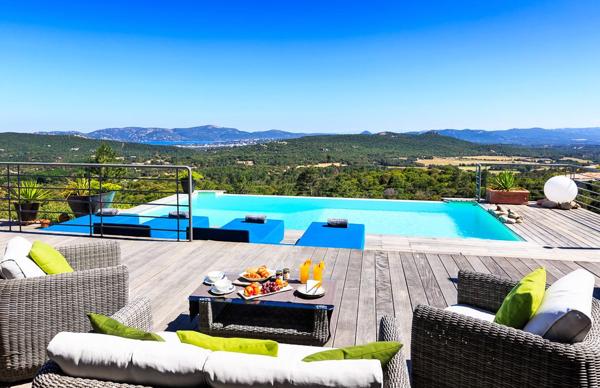 Maison Porto Vecchio de 230 m²  5 pièces  dépendance et  piscines.