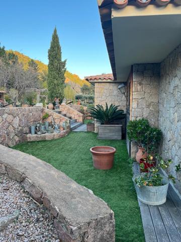 Maison Porto Vecchio de 230 m²  5 pièces  dépendance et  piscines.