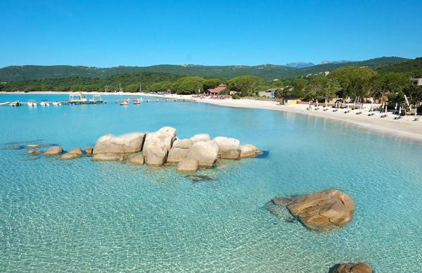 Maison Porto Vecchio de 230 m²  5 pièces  dépendance et  piscines.