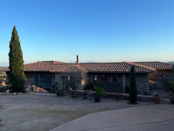 Maison Porto Vecchio de 230 m²  5 pièces  dépendance et  piscines.