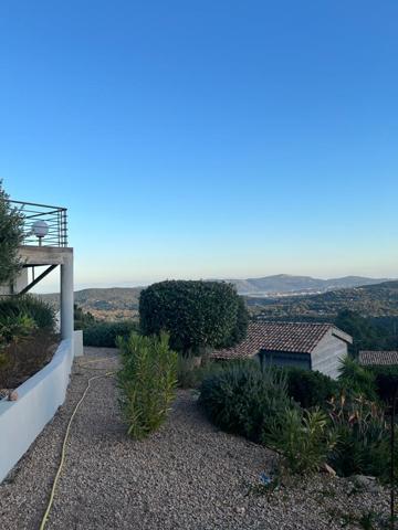 Maison Porto Vecchio de 230 m²  5 pièces  dépendance et  piscines.