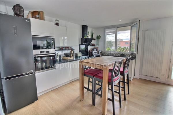 Appartement 4 pièces de 67 m2 avec balcons et parking à vendre à POISSY (78)