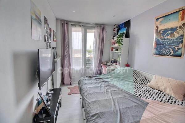 Appartement 4 pièces de 67 m2 avec balcons et parking à vendre à POISSY (78)