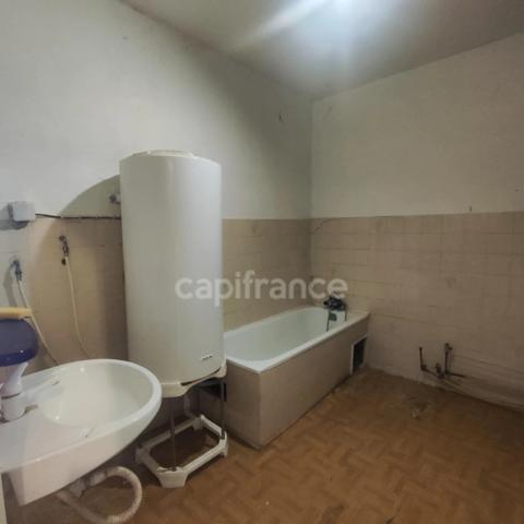 À réinventer : 230 m² de potentiel sur 900 m² de terrain SAINT ALBIN DE VAULSERRE (38)