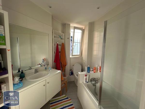 Appartement à louer 5 pièces 117.04m²