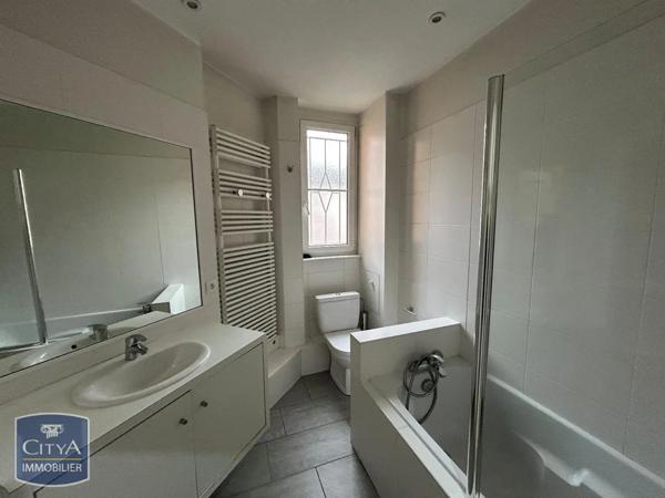 Appartement à louer 5 pièces 117.04m²