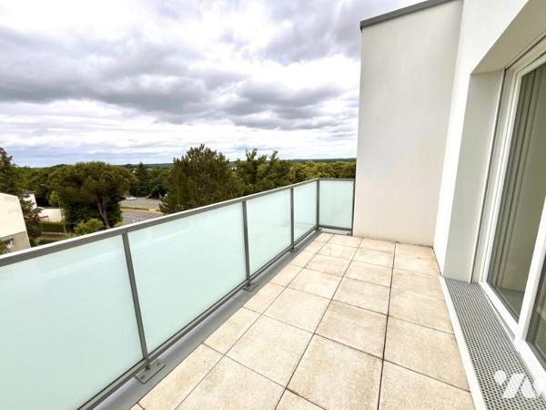 T3 état neuf avec balcon et 2 parkings proche centre 