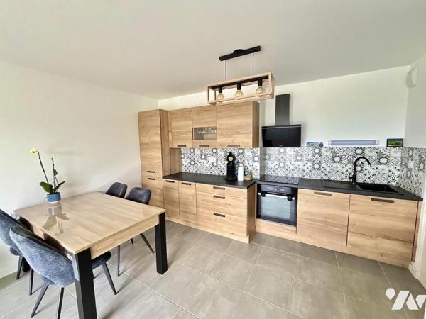 T3 état neuf avec balcon et 2 parkings proche centre 