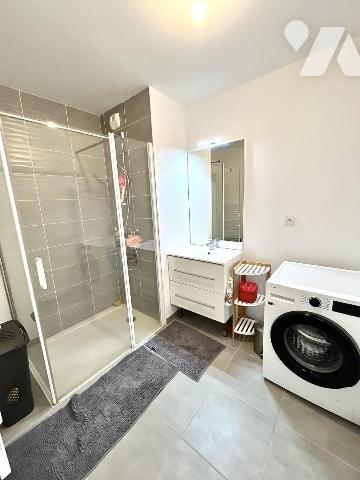 T3 état neuf avec balcon et 2 parkings proche centre 