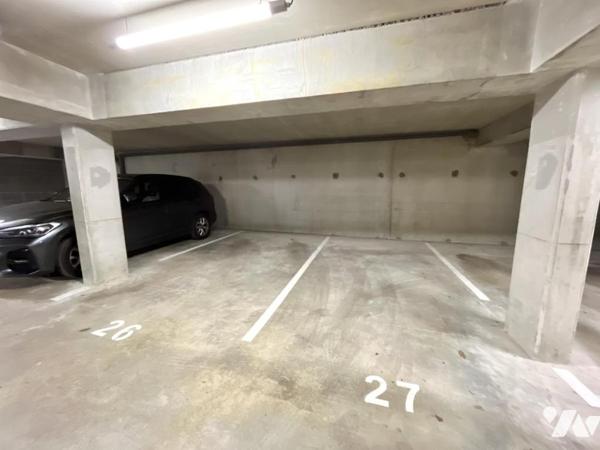 T3 état neuf avec balcon et 2 parkings proche centre 