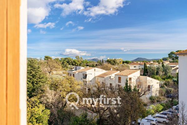 Toulon (83000) Grand T2 meublé avec garage, cave et stationnement – Résidence fermée à La Serinette