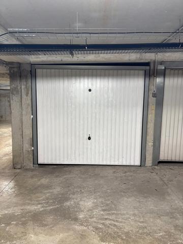 Box fermé 12 m² – Calme, accès rapide !