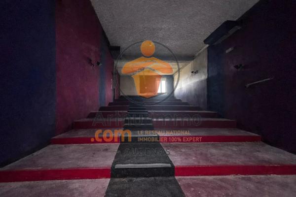 Vente                                                      Loft
                        
                     2 pièces                      130 m2                     à Aubenas