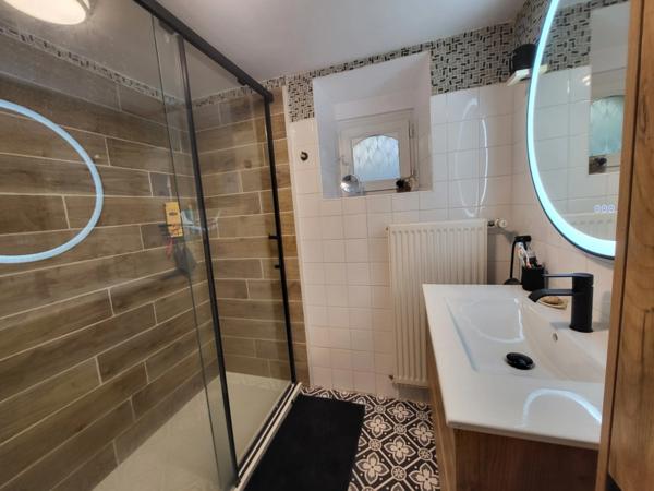 Maison en pierres centre bourg