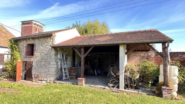 BEAUVAIS PROCHE.... Maison 7 Pièces, Salon cathédrale, cuisine, 3 chambres, jardin 730 m2, dépendances