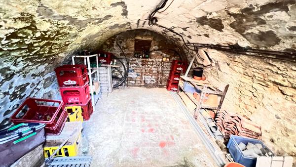 BEAUVAIS PROCHE.... Maison 7 Pièces, Salon cathédrale, cuisine, 3 chambres, jardin 730 m2, dépendances