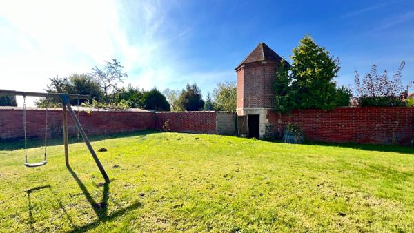 BEAUVAIS PROCHE.... Maison 7 Pièces, Salon cathédrale, cuisine, 3 chambres, jardin 730 m2, dépendances