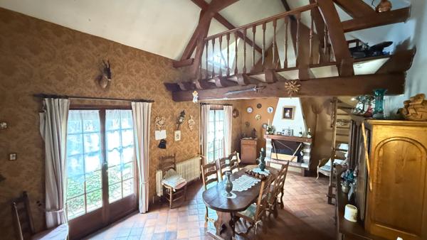 BEAUVAIS PROCHE.... Maison 7 Pièces, Salon cathédrale, cuisine, 3 chambres, jardin 730 m2, dépendances