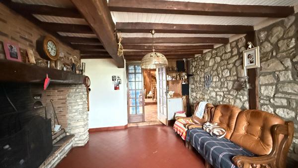 BEAUVAIS PROCHE.... Maison 7 Pièces, Salon cathédrale, cuisine, 3 chambres, jardin 730 m2, dépendances