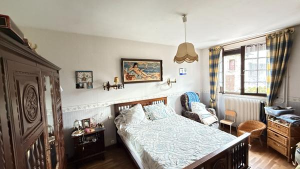 BEAUVAIS PROCHE.... Maison 7 Pièces, Salon cathédrale, cuisine, 3 chambres, jardin 730 m2, dépendances