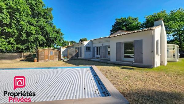 Maison Etaules 6 pièce(s) 161 m2 Terrain de 1945m2 + Piscine