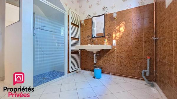 Maison Etaules 6 pièce(s) 161 m2 Terrain de 1945m2 + Piscine