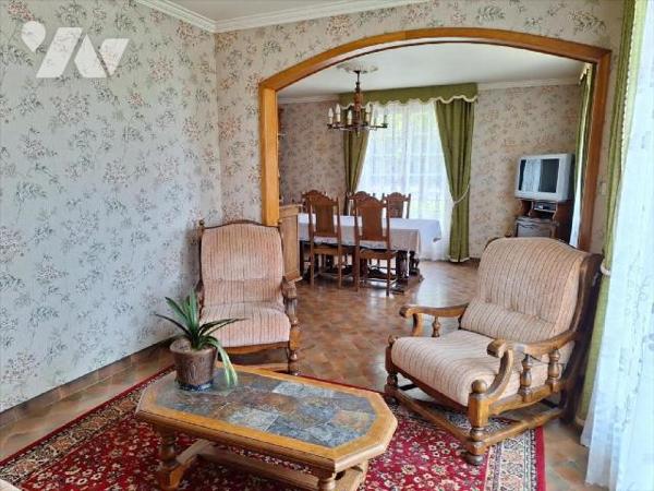 A Vendre, à ERNEE (53500), en Mayenne. Maison d'habitation, comprenant :- au rez de chaussée su...