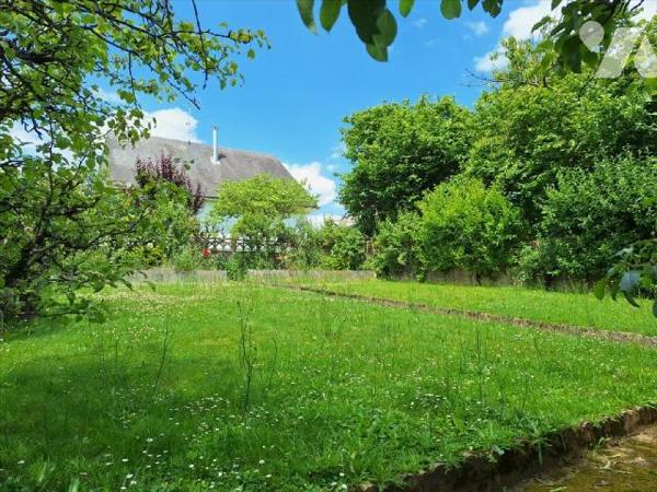 A Vendre, à ERNEE (53500), en Mayenne. Maison d'habitation, comprenant :- au rez de chaussée su...