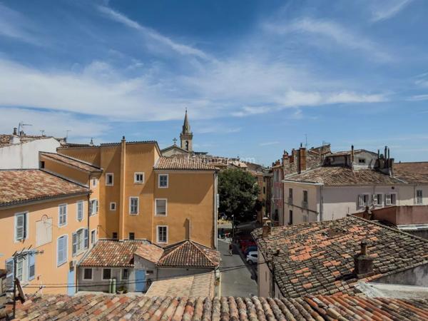 Vente                                                      Appartement
                        
                     4 pièces                      91 m2                     à Draguignan